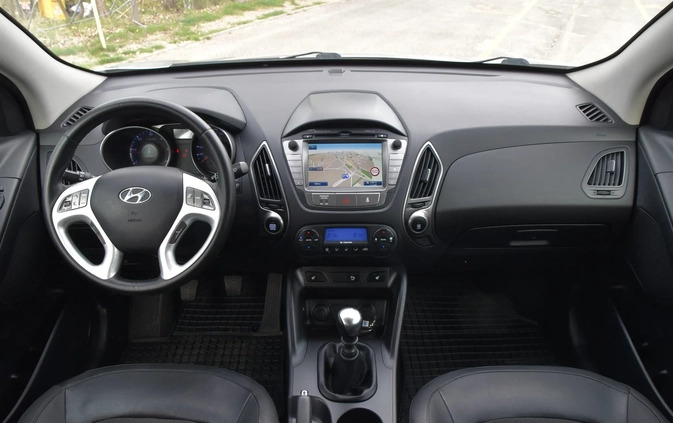 Hyundai ix35 cena 52800 przebieg: 174600, rok produkcji 2015 z Chojnów małe 781